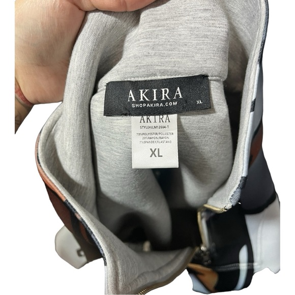 AKIRA main squeeze reversible printed scuba sweatshirt - Picture 4 of 6